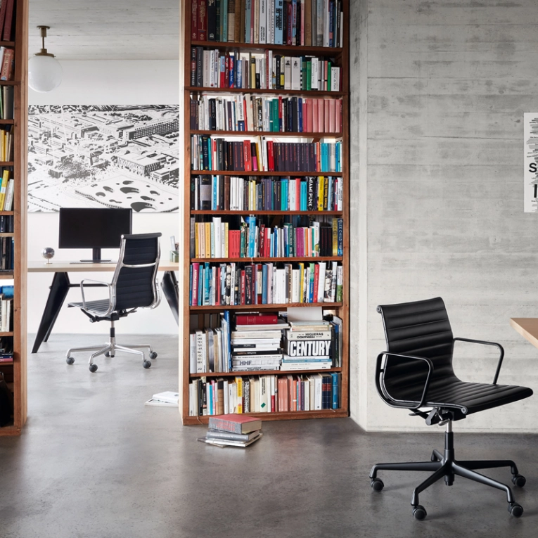 Fauteuil de bureau ALUMINIUM GROUP DOSSIER BAS EA117 Marron VITRA