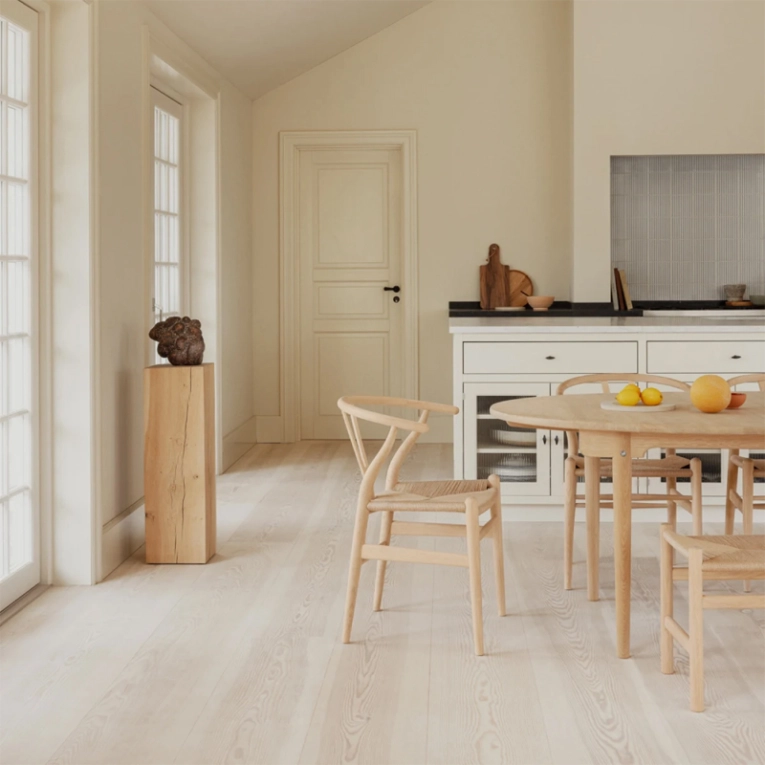 Chaise WISHBONE ARMCHAIR CH24 Chêne huilé blanchi/ corde naturelle CARL HANSEN