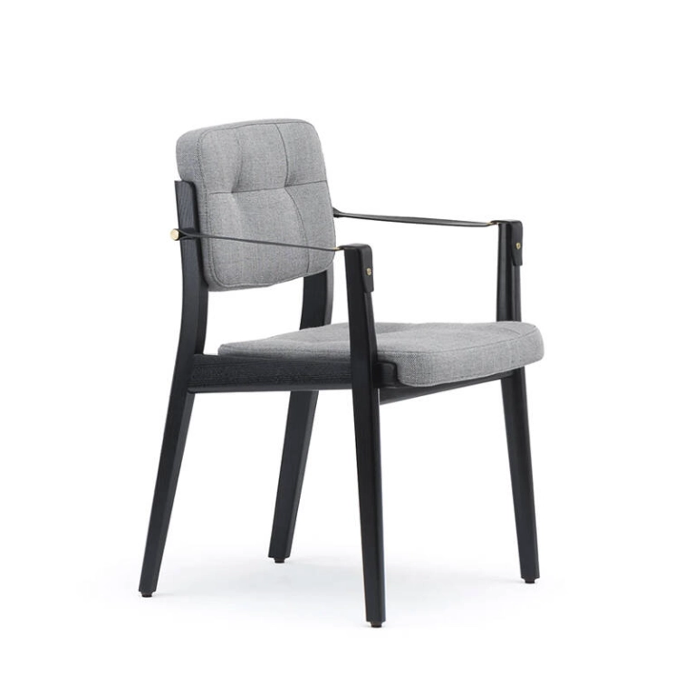 Chaise CAPO avec accoudoirs Frêne peint noir / Sunniva 242 DE LA ESPADA