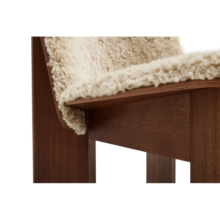 Fauteuil CHISEL SHEEPSKIN Sheepskin Mohawi 21/ noyer HAY