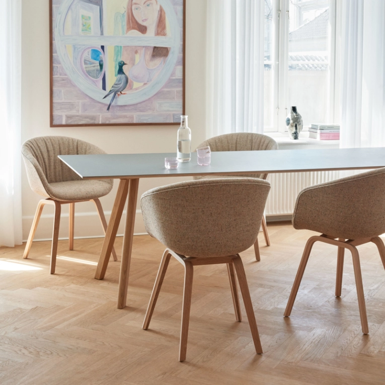 Table COPENHAGUE CPH 30 Lino blanc cassé/ chêne vernis à base d'eau HAY