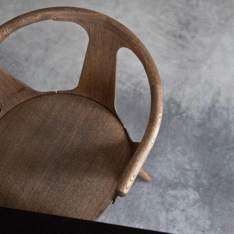 Chaise IN BETWEEN SK1 Chêne fumé AND TRADITION