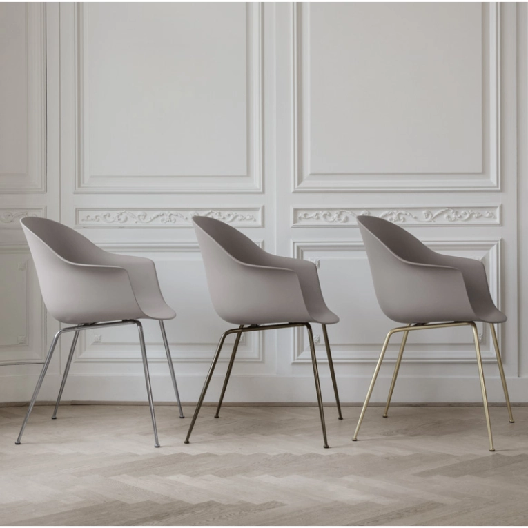 Chaise BAT DINING Noir GUBI