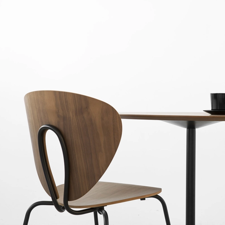 Chaise GLOBUS Bois Noyer naturel STUA