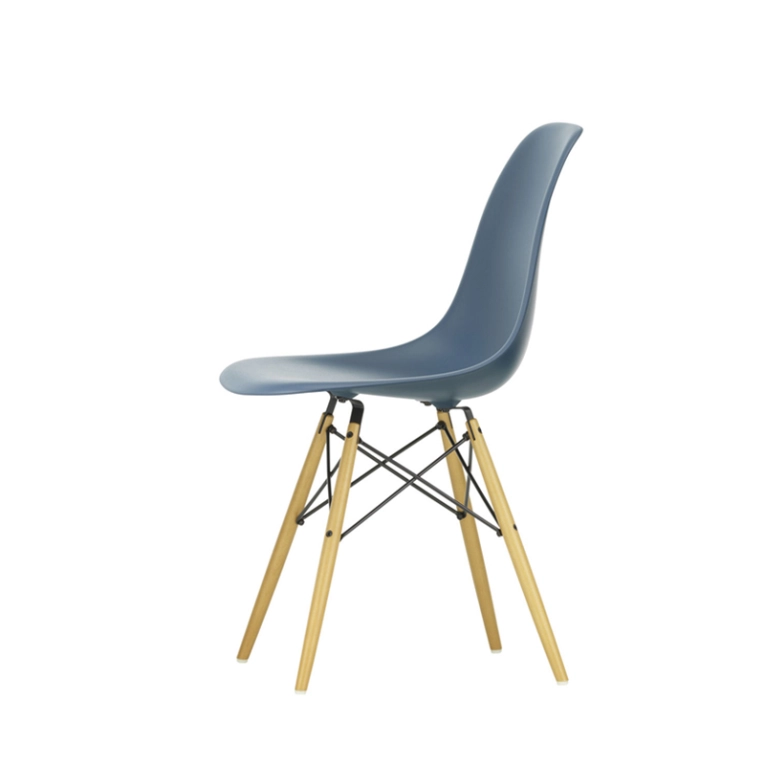 Chaise EAMES PLASTIC CHAIR DSW érable nuance de jaune Bleu de mer RE VITRA