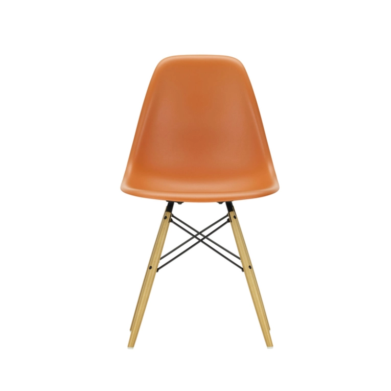 Chaise EAMES PLASTIC CHAIR DSW érable nuance de jaune Orange rouille RE VITRA