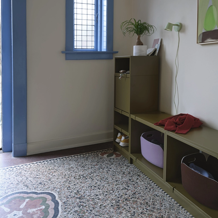 Etagère STACKED avec fond Vert brun MUUTO