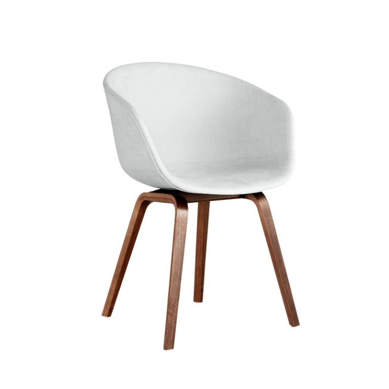 Chaise ABOUT A CHAIR AAC 23 Linara 311/ noyer vernis à base d'eau HAY