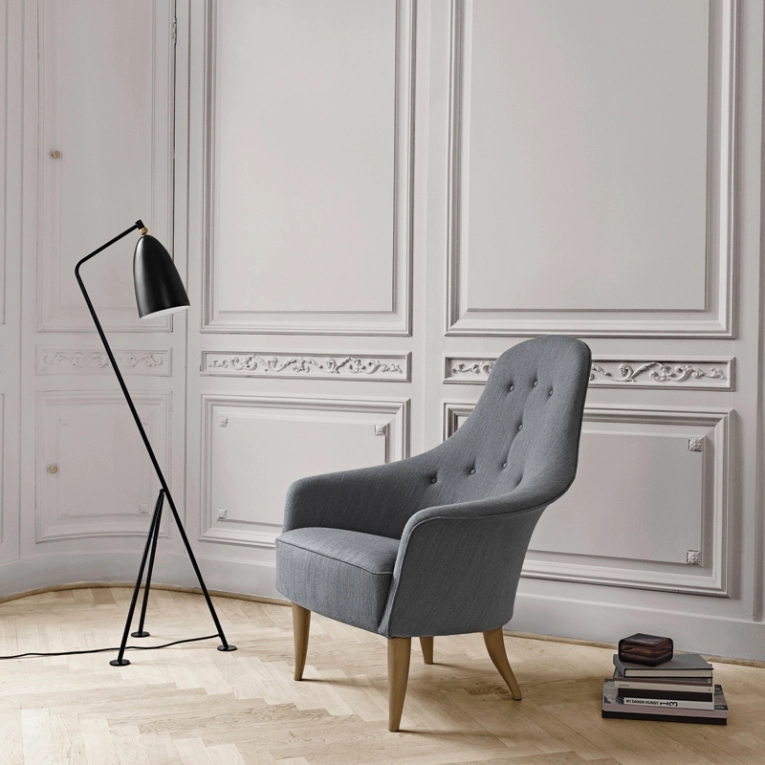 Lampadaire GRÄSHOPPA Noir GUBI