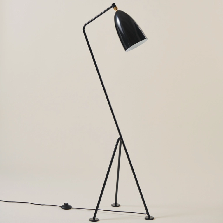 Lampadaire GRÄSHOPPA Noir brillant GUBI