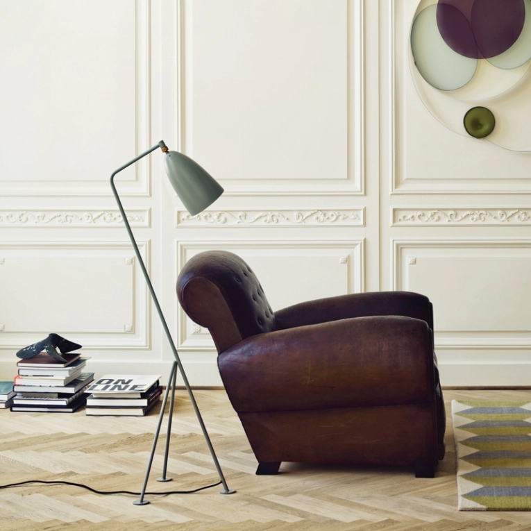 Lampadaire GRÄSHOPPA Bleu gris GUBI