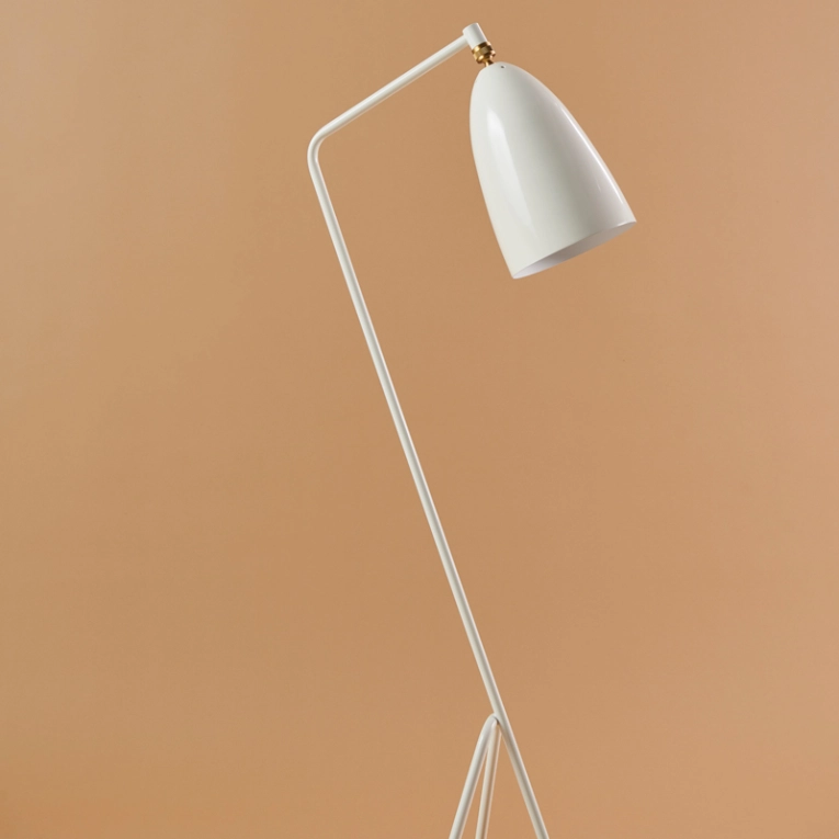 Lampadaire GRÄSHOPPA Blanc albâtre brillant GUBI