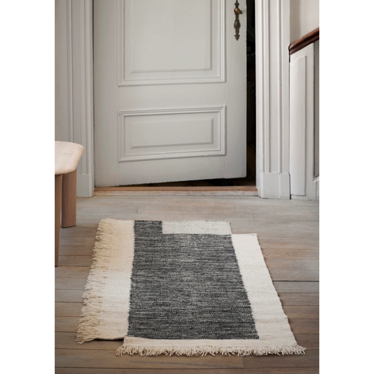 Tapis Tapis COUNTER 140x200 Blanc cassé/ charbon FERM LIVING