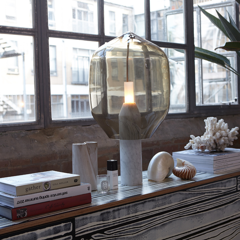 LIGHTHOUSE Verre gris / Marbre blanc de Carrare 